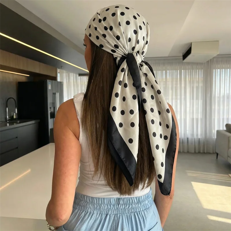 Le Foulard Riviera Pois – Satin Bohème Chic