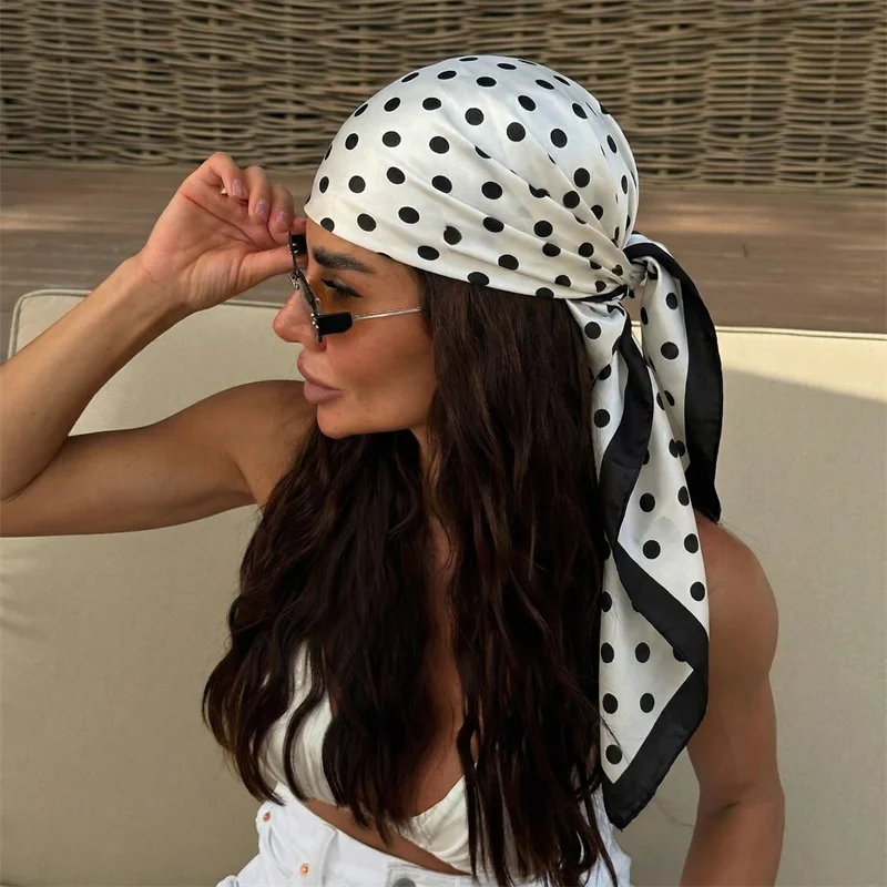 Le Foulard Riviera Pois – Satin Bohème Chic