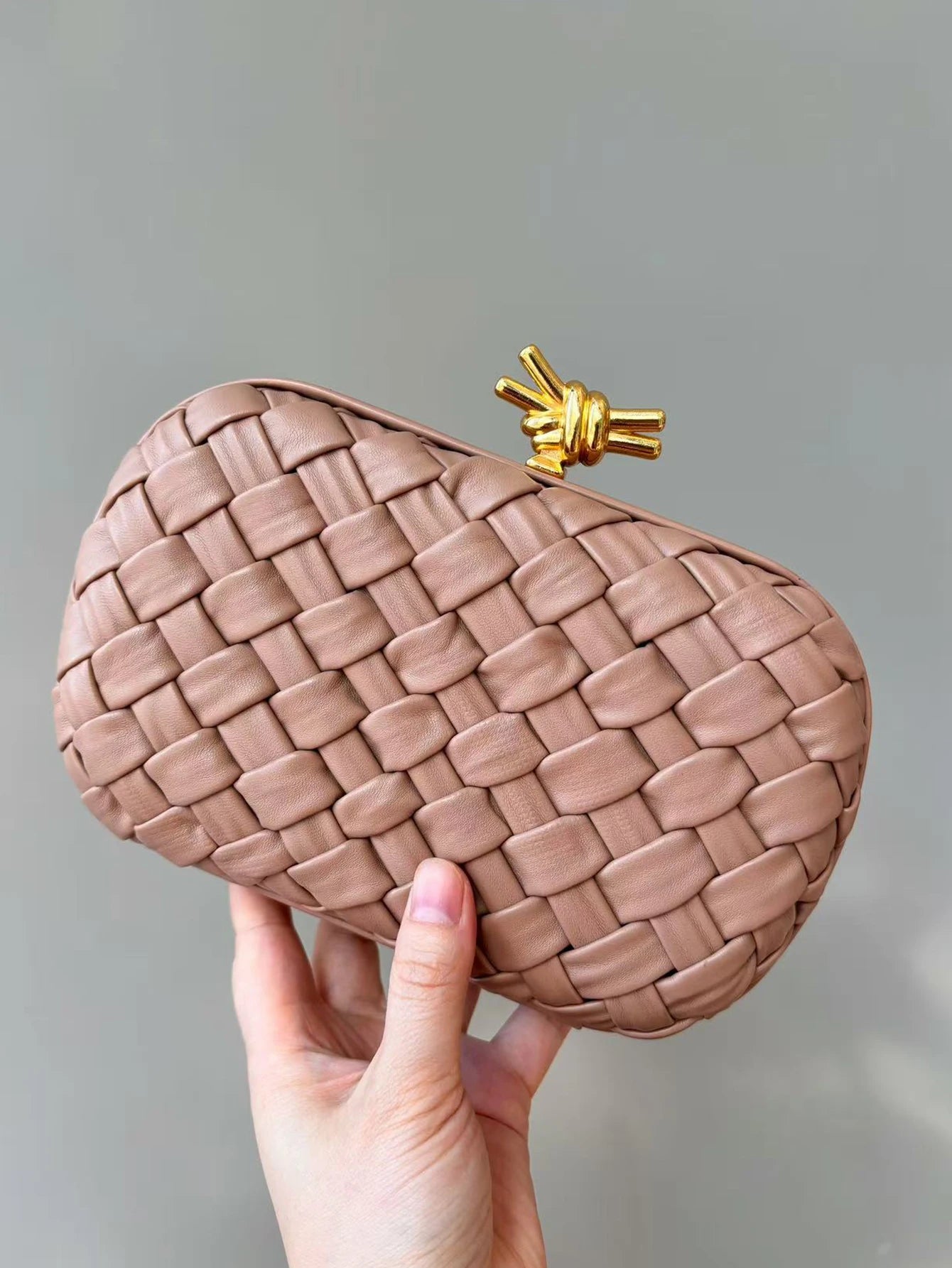 Luna Intreccio – Pochette Tressée Élégance