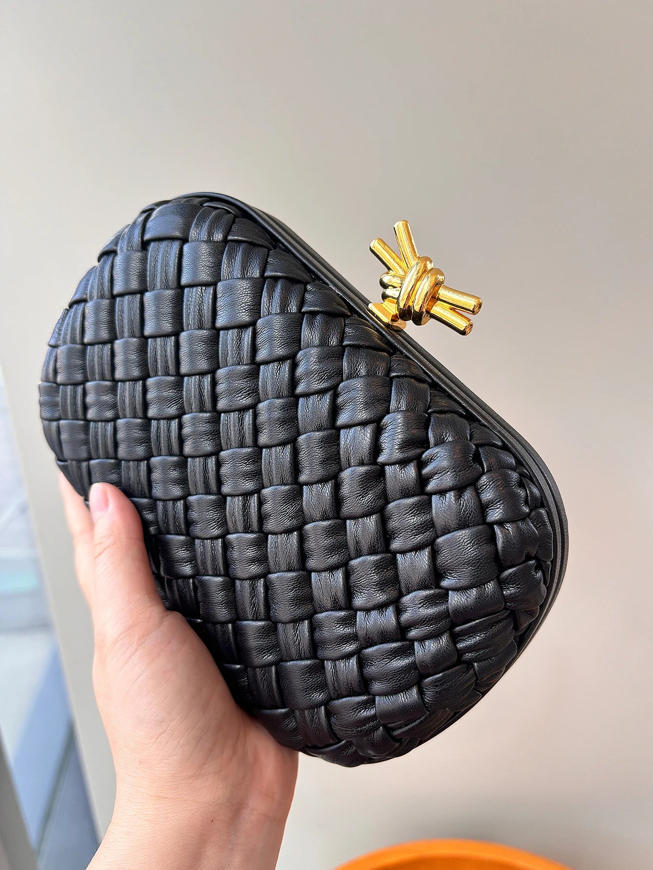 Luna Intreccio – Pochette Tressée Élégance