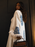 Kimono blanc et mandala bleu